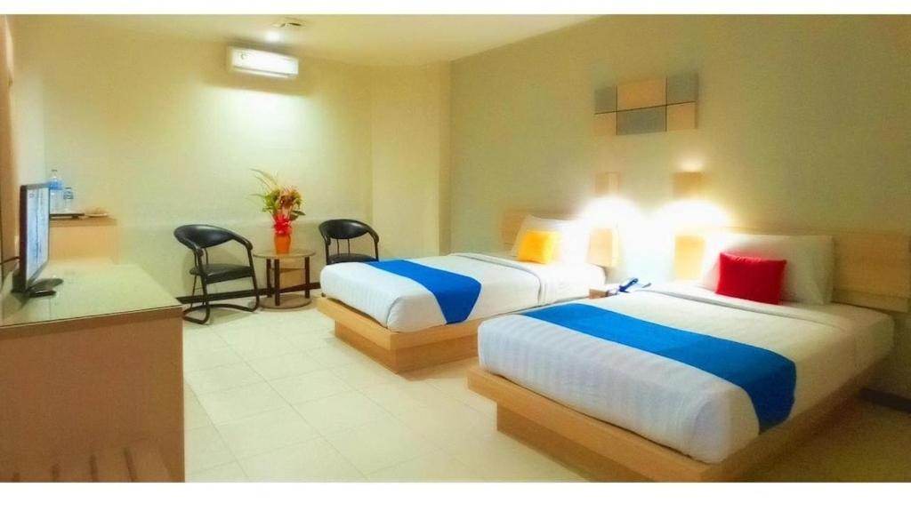 Merpati Hotel Pontianak Exterior photo
